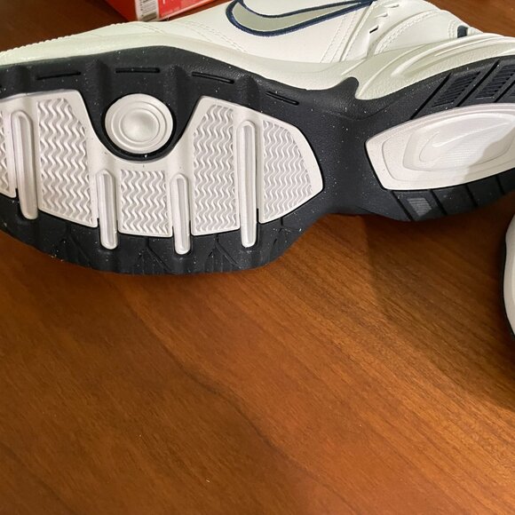 Men's Nike Air Monarch IV Size 11 Cross trainers - New in Box - Picture 4 of 4